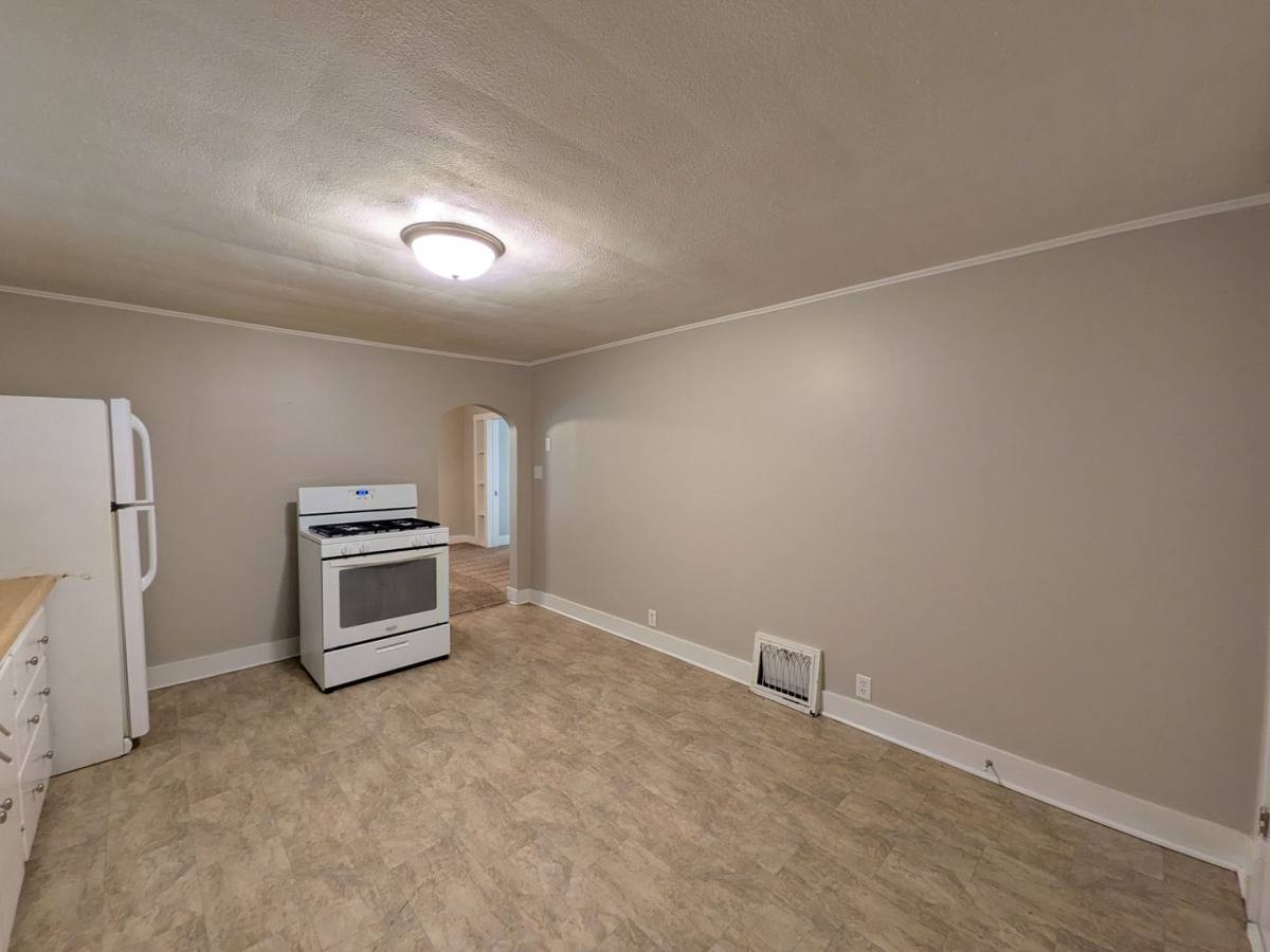 House for rent at 922 Walker St, Des Moines, IA 50316