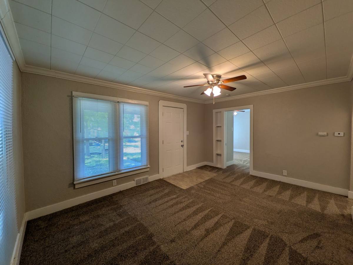 House for rent at 922 Walker St, Des Moines, IA 50316