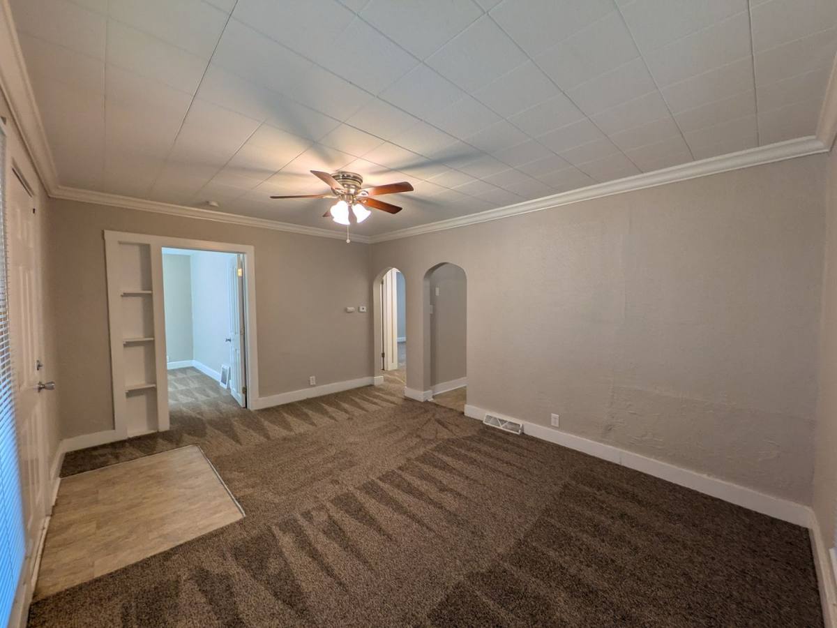 House for rent at 922 Walker St, Des Moines, IA 50316