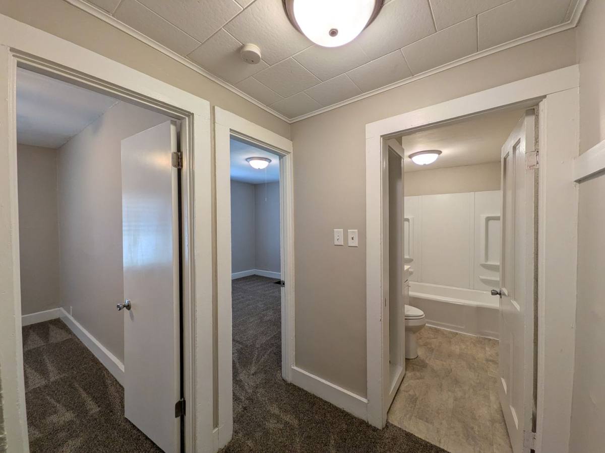 House for rent at 922 Walker St, Des Moines, IA 50316