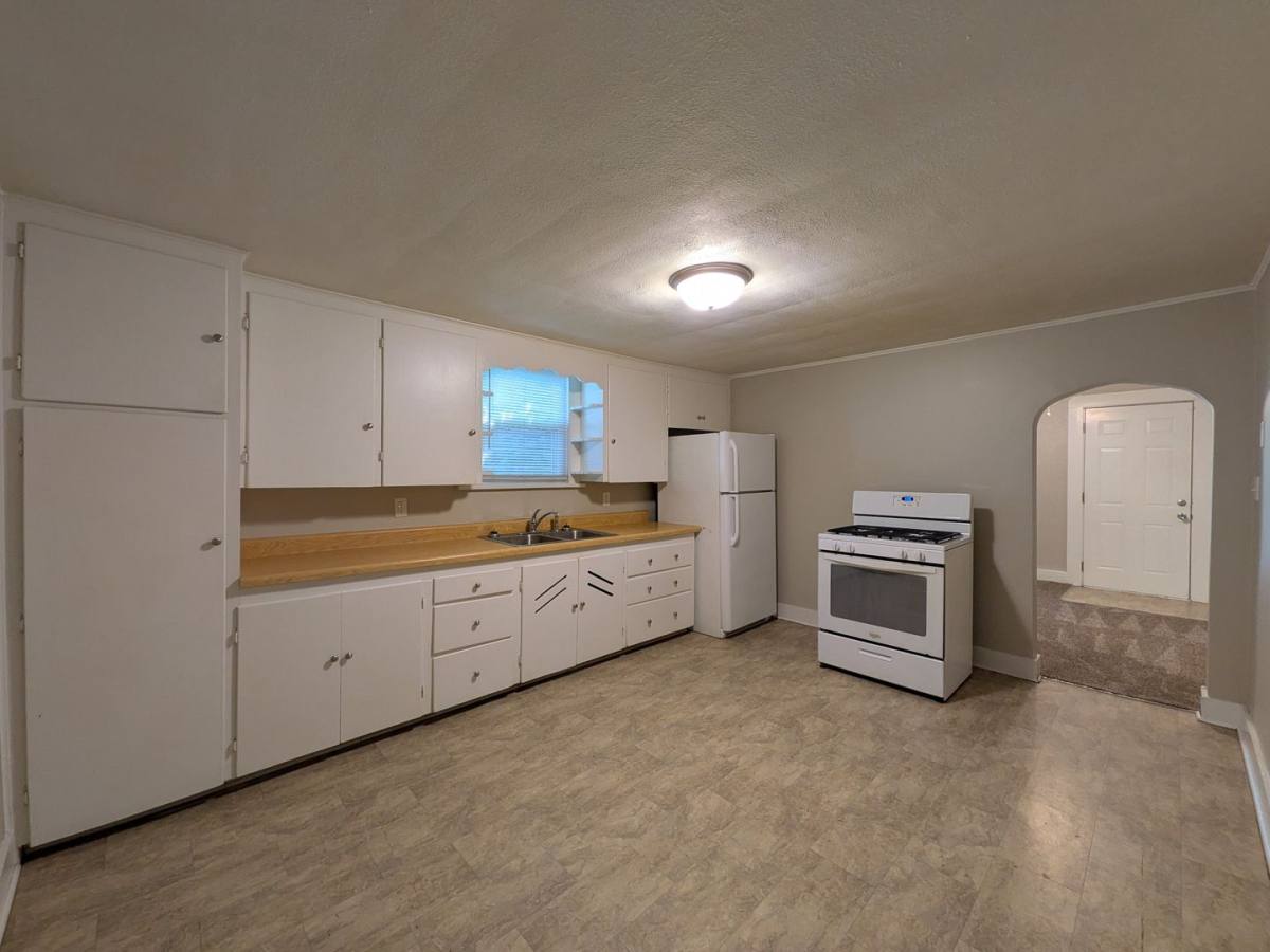 House for rent at 922 Walker St, Des Moines, IA 50316