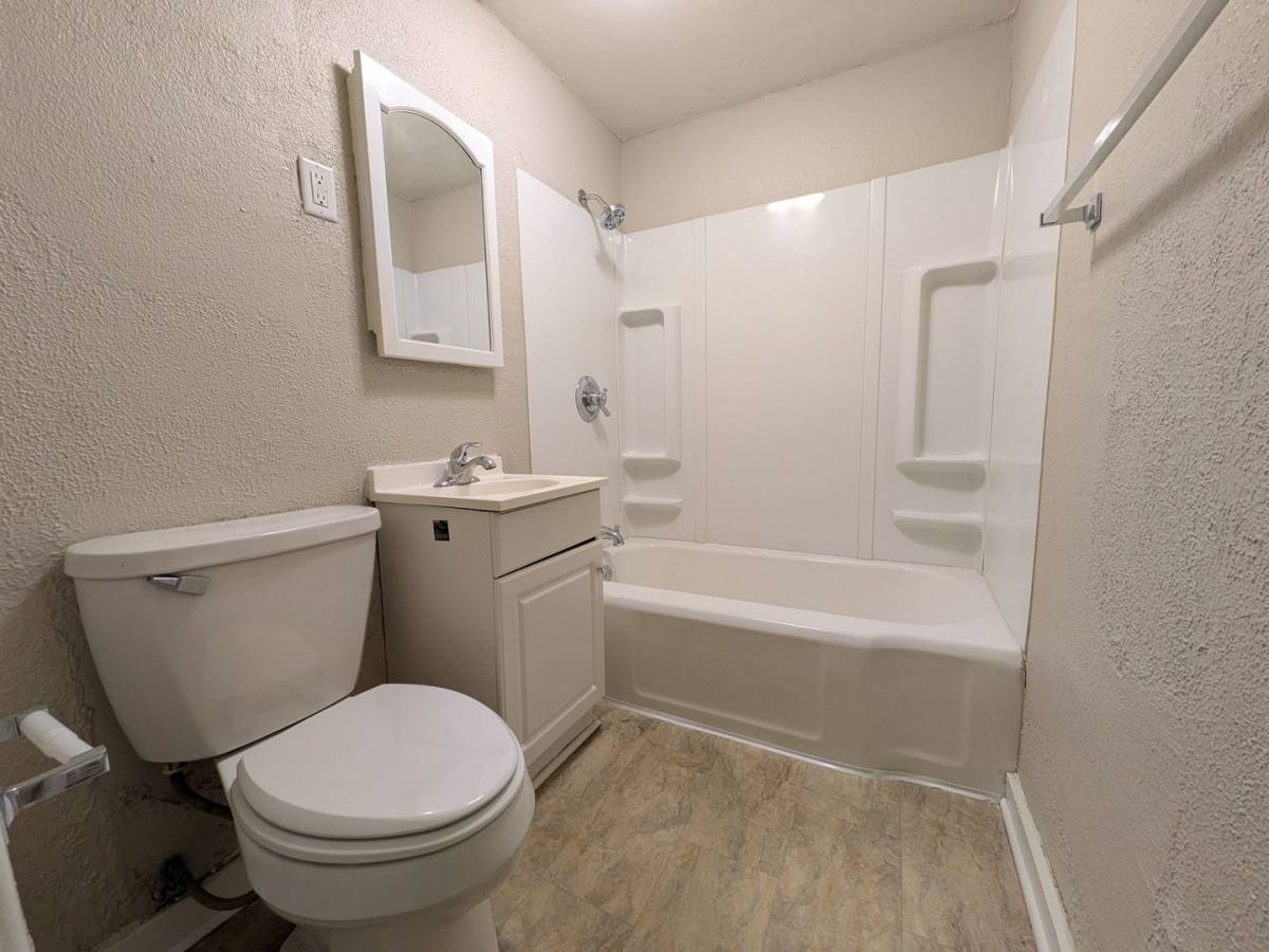 House for rent at 922 Walker St, Des Moines, IA 50316