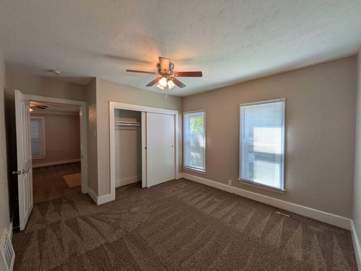House for rent at 922 Walker St, Des Moines, IA 50316