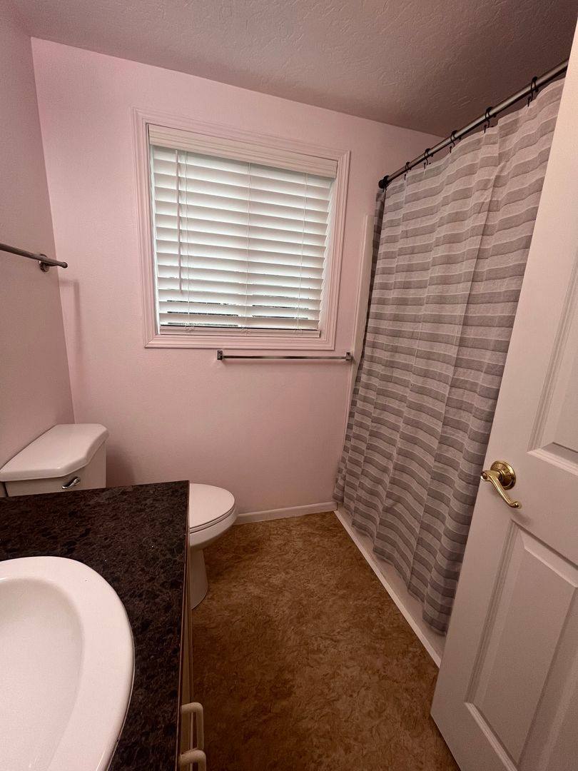 House for rent at 1033 F St, Springfield, OR 97478