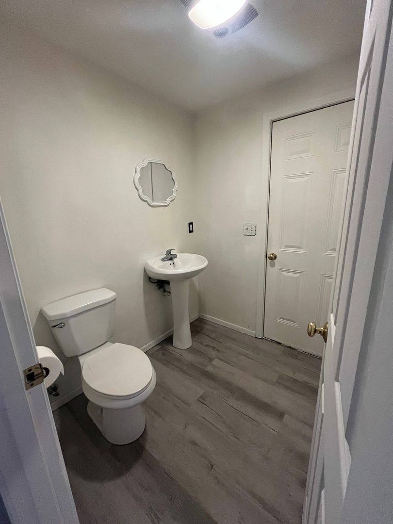 House for rent at 1033 F St, Springfield, OR 97478