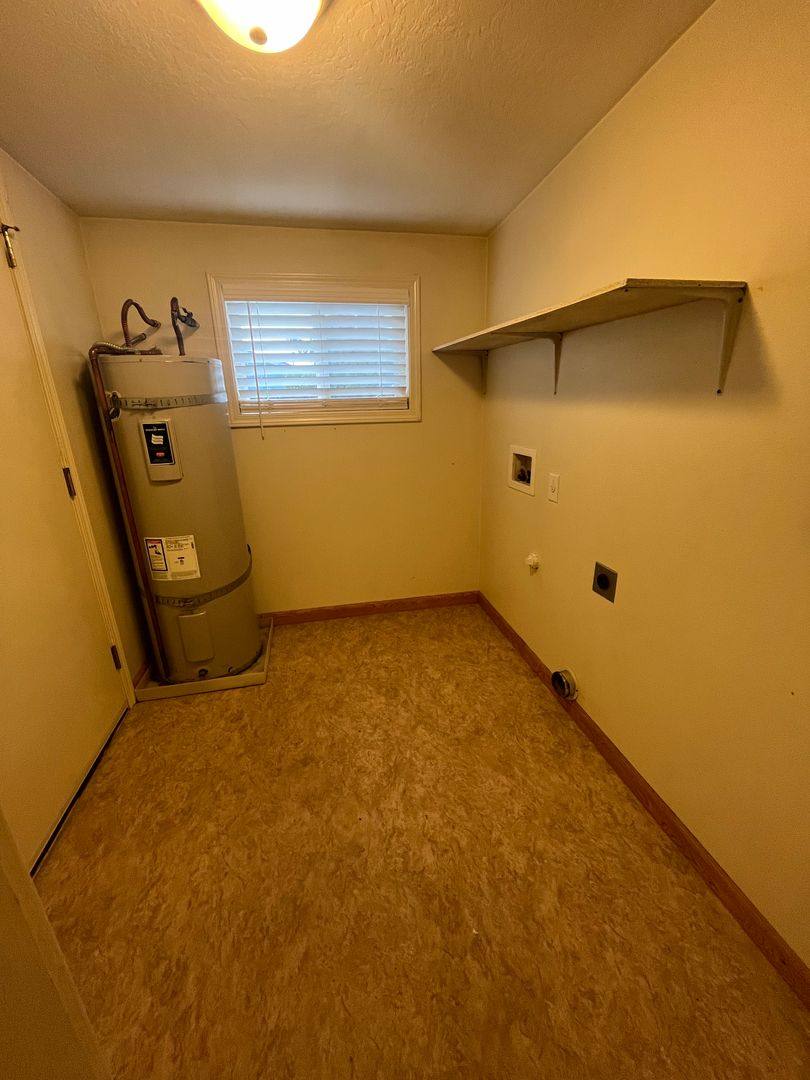 House for rent at 1033 F St, Springfield, OR 97478