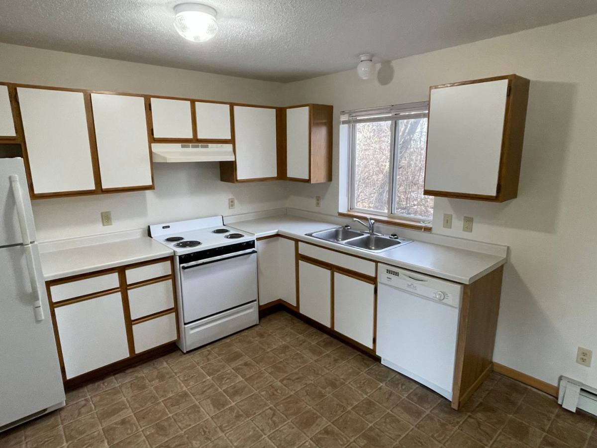 Townhouse for rent at 902 8th Ave S, Wahpeton, ND 58075