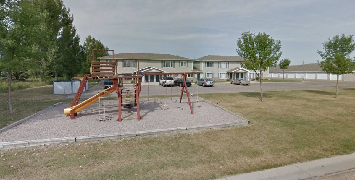 Townhouse for rent at 902 8th Ave S, Wahpeton, ND 58075