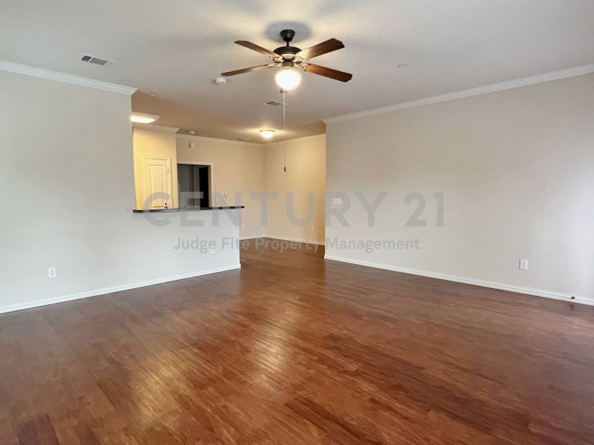 Apartment for rent at 420 W Franklin St, Waxahachie, TX 75165