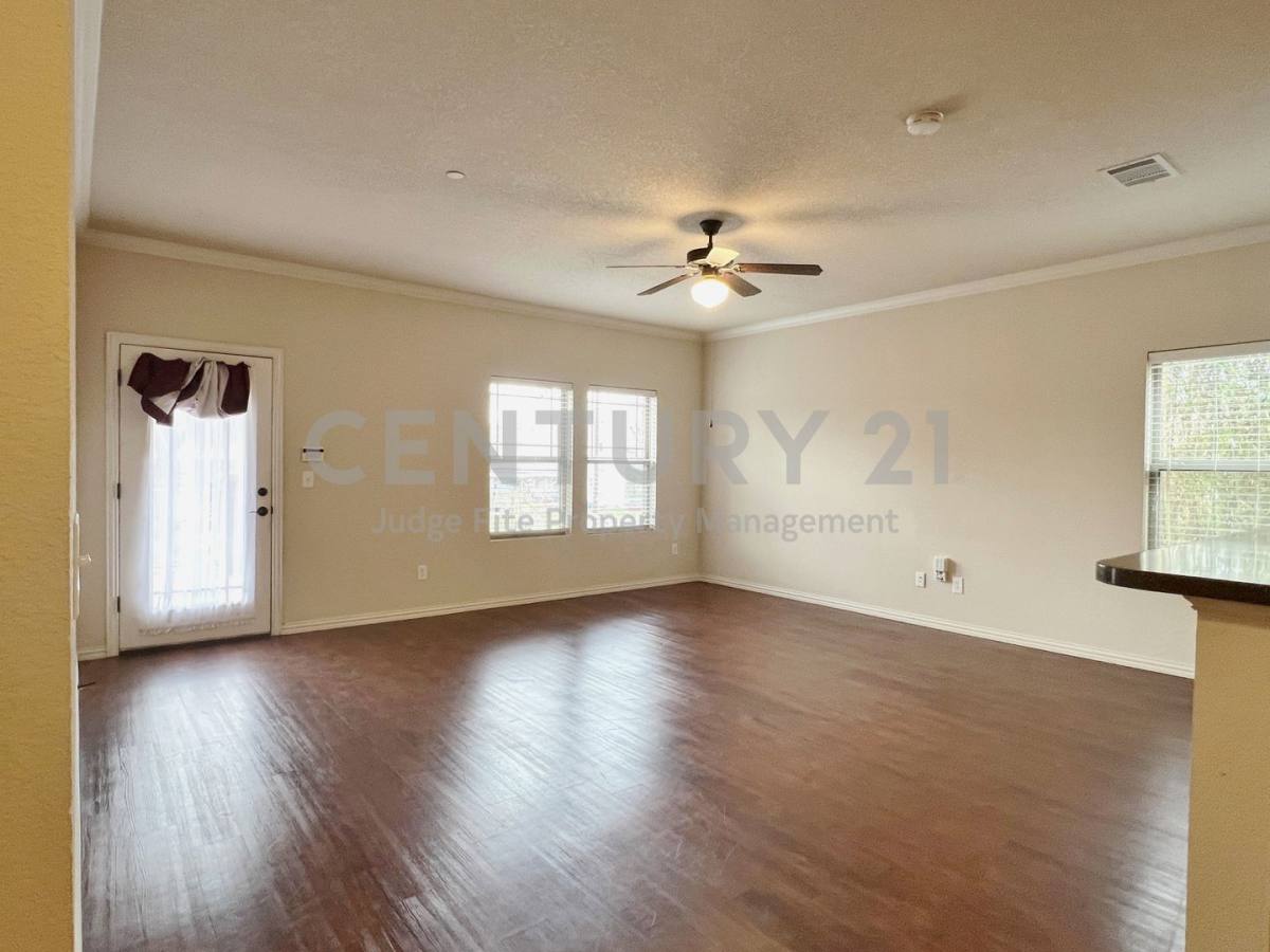 Apartment for rent at 420 W Franklin St, Waxahachie, TX 75165