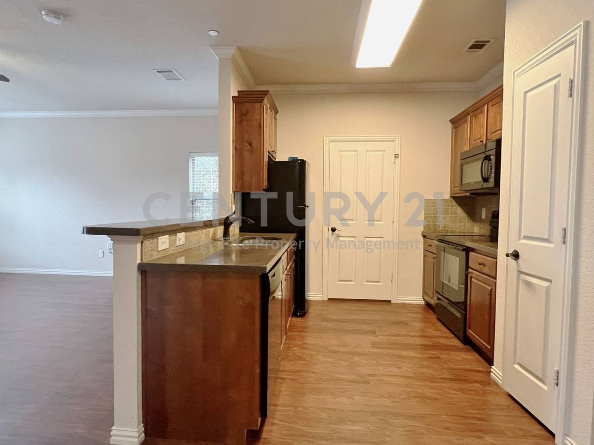 Apartment for rent at 420 W Franklin St, Waxahachie, TX 75165