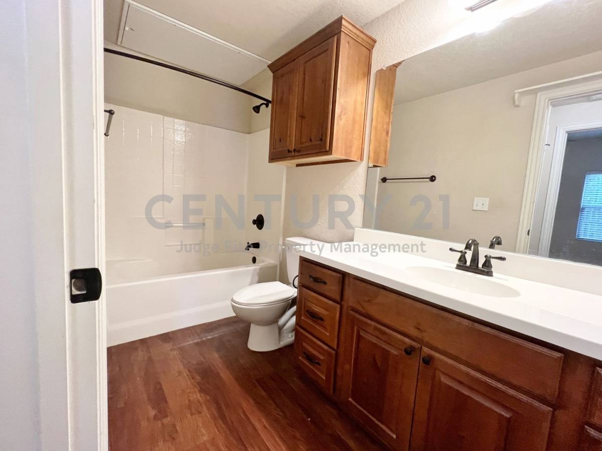 Apartment for rent at 420 W Franklin St, Waxahachie, TX 75165