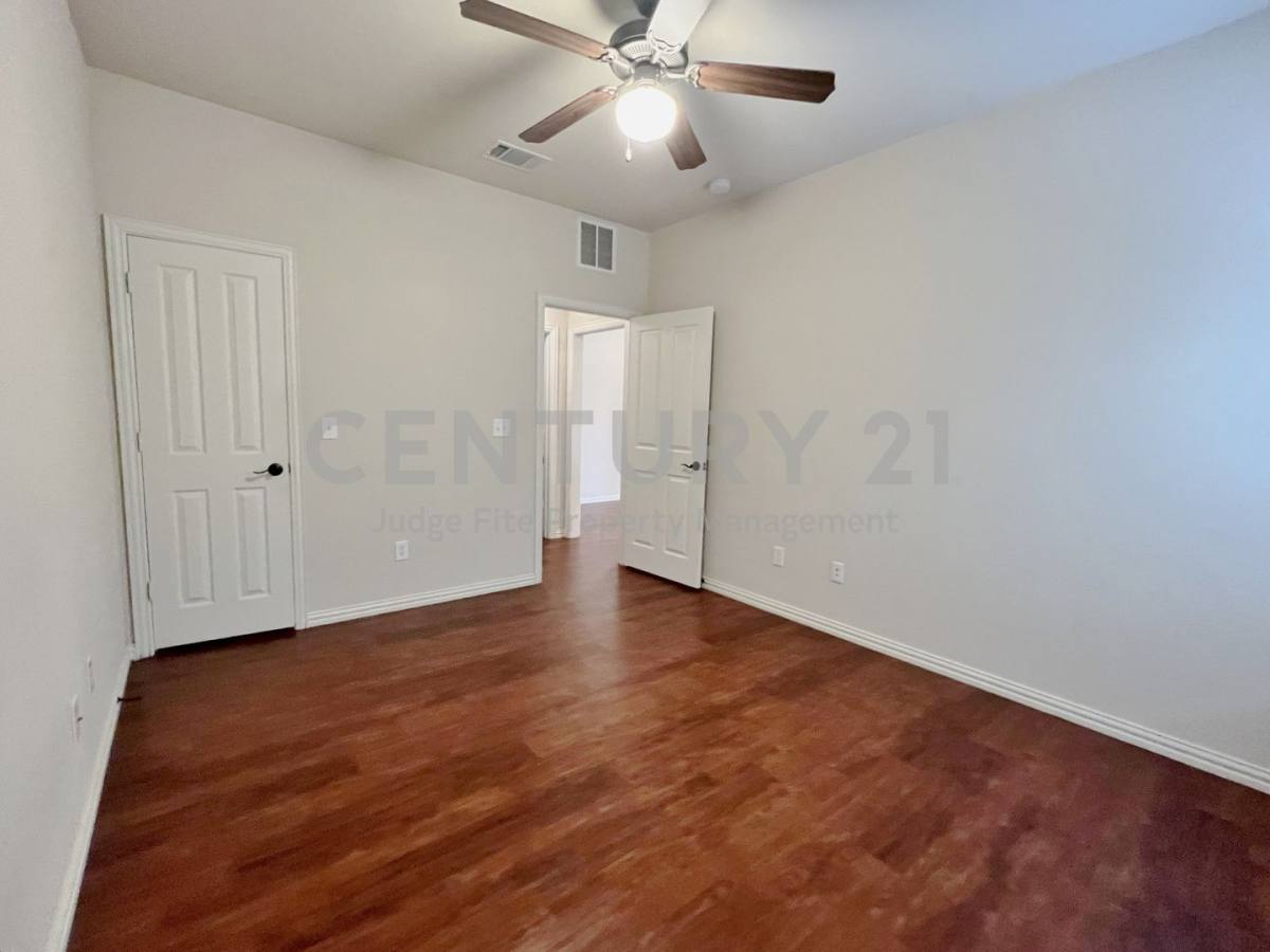 Apartment for rent at 420 W Franklin St, Waxahachie, TX 75165