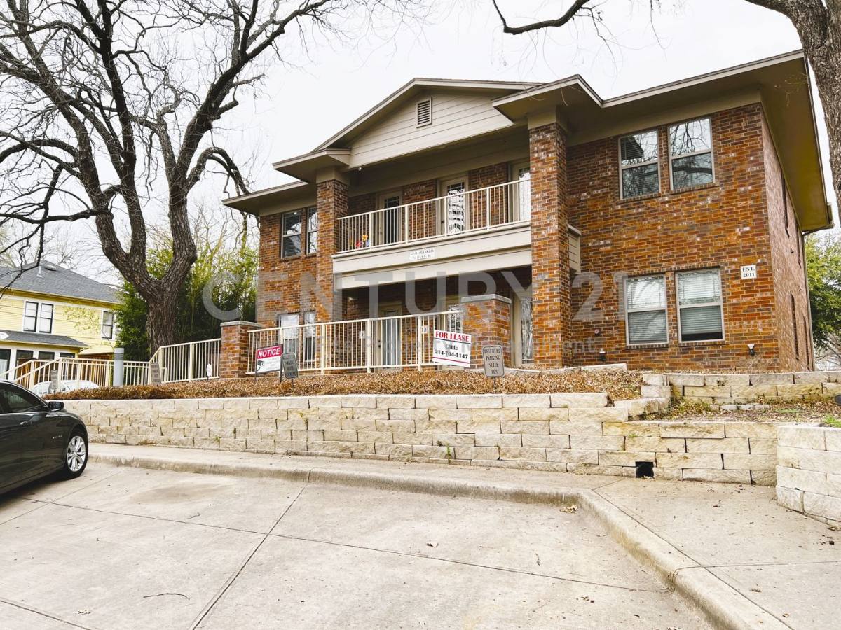 Apartment for rent at 420 W Franklin St, Waxahachie, TX 75165