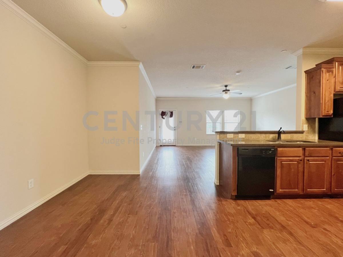 Apartment for rent at 420 W Franklin St, Waxahachie, TX 75165