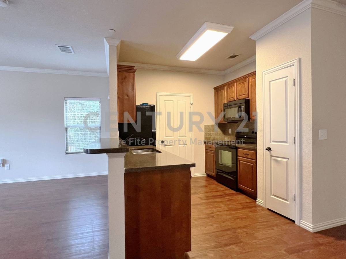 Apartment for rent at 420 W Franklin St, Waxahachie, TX 75165