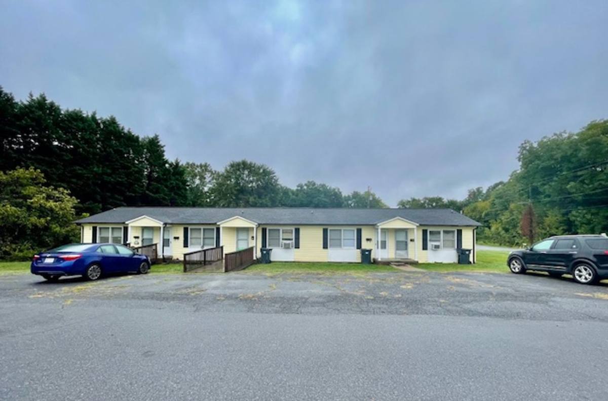 Apartment for rent at 203 E Webb St, Dallas, NC 28034