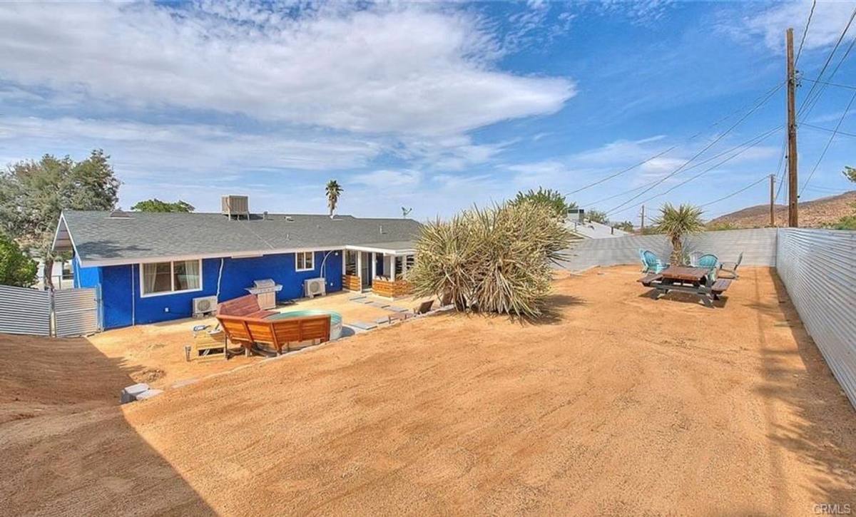 House for rent at 61627 El Cajon Dr, Joshua Tree, CA 92252