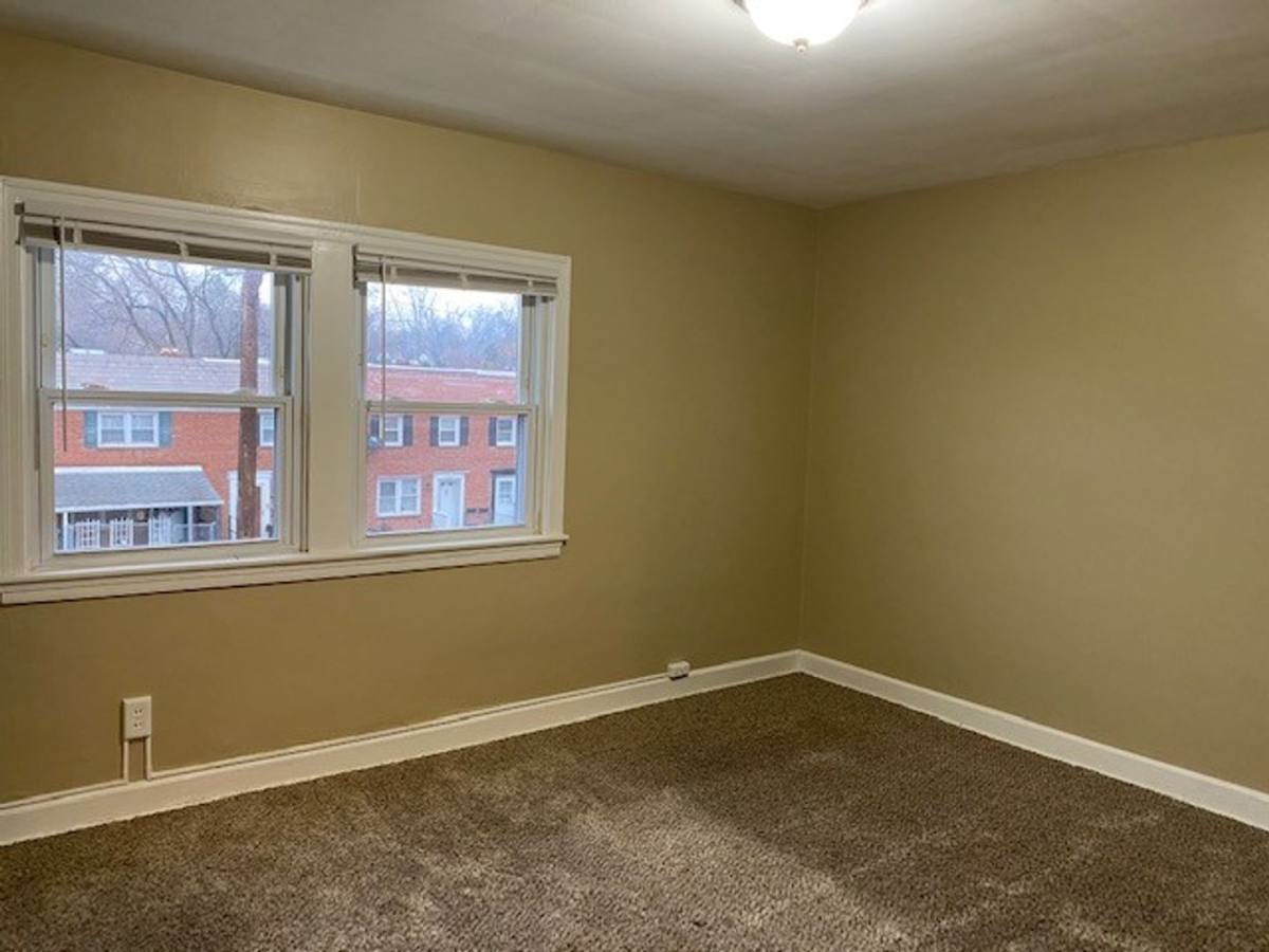 Townhouse for rent at 2335 Kensington St, Harrisburg, PA 17104