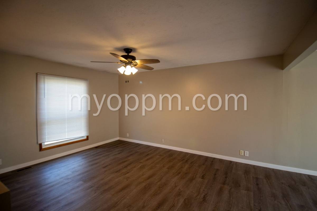 House for rent at 9129 Grand Ave, Omaha, NE 68134