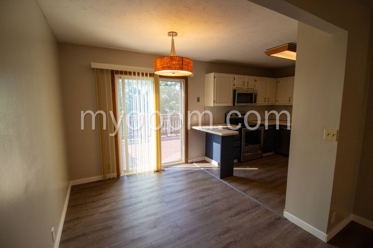 House for rent at 9129 Grand Ave, Omaha, NE 68134