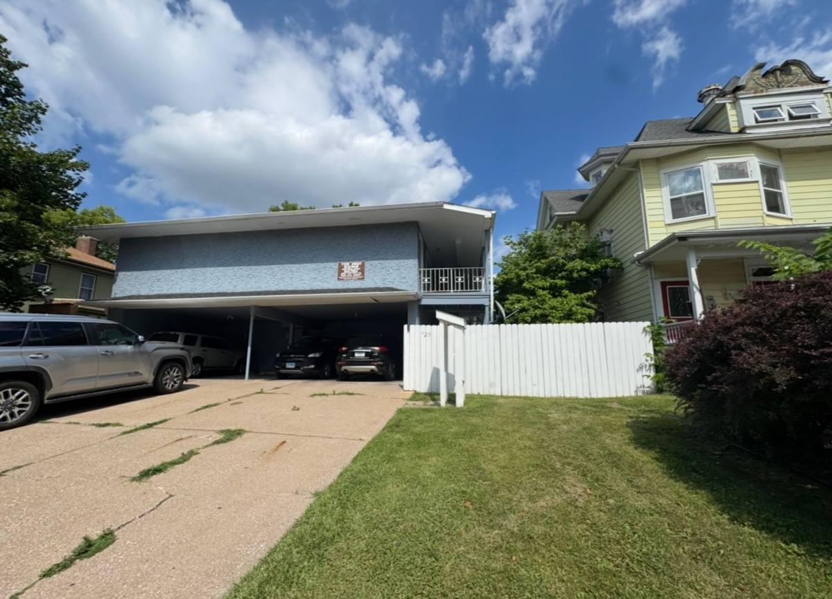 Apartment for rent at 723 20th St, Rock Island, IL 61201