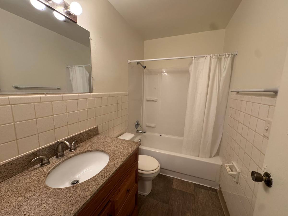 Apartment for rent at 723 20th St, Rock Island, IL 61201