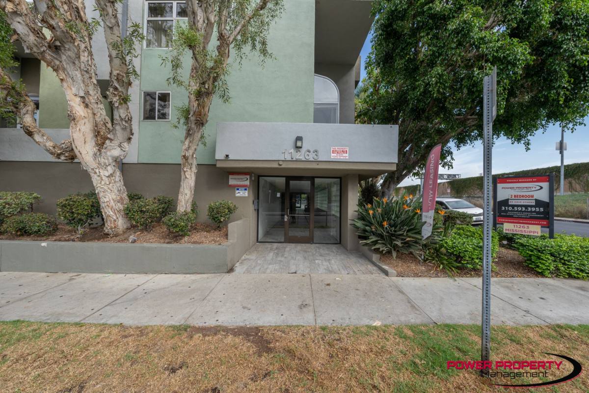 Apartment for rent at 11263 Mississippi Ave, Los Angeles, CA 90025