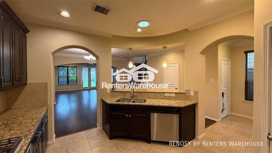 Townhouse for rent at 829 W 26th St, Houston, TX 77008