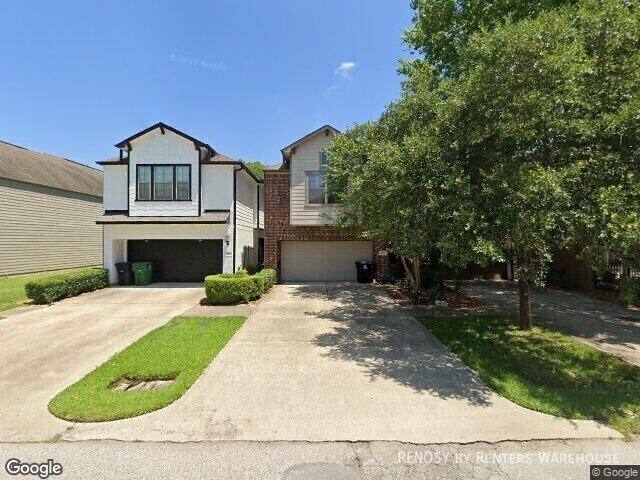 Townhouse for rent at 829 W 26th St, Houston, TX 77008