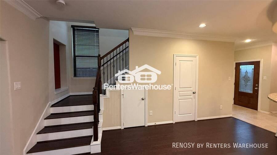 Townhouse for rent at 829 W 26th St, Houston, TX 77008