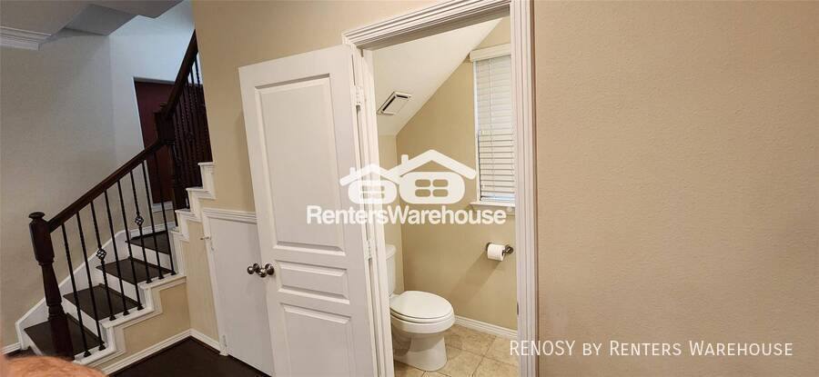 Townhouse for rent at 829 W 26th St, Houston, TX 77008