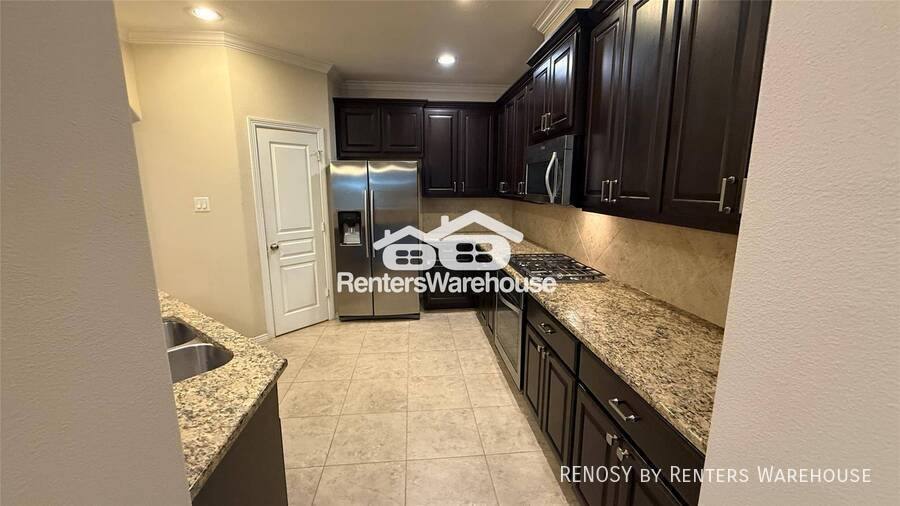 Townhouse for rent at 829 W 26th St, Houston, TX 77008