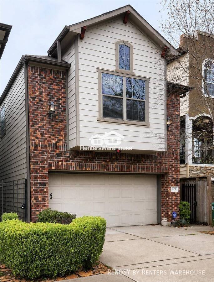 Townhouse for rent at 829 W 26th St, Houston, TX 77008