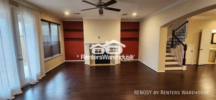 Townhouse for rent at 829 W 26th St, Houston, TX 77008
