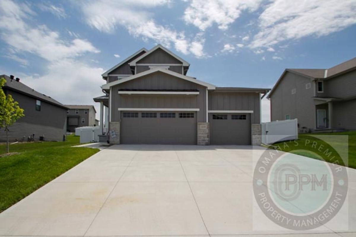 House for rent at 12219 S 111th Ave, Papillion, NE 68046