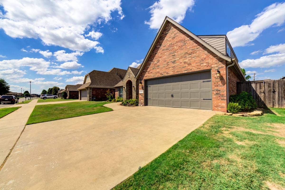 House for rent at 12410 S Date Place, Jenks, OK 74037