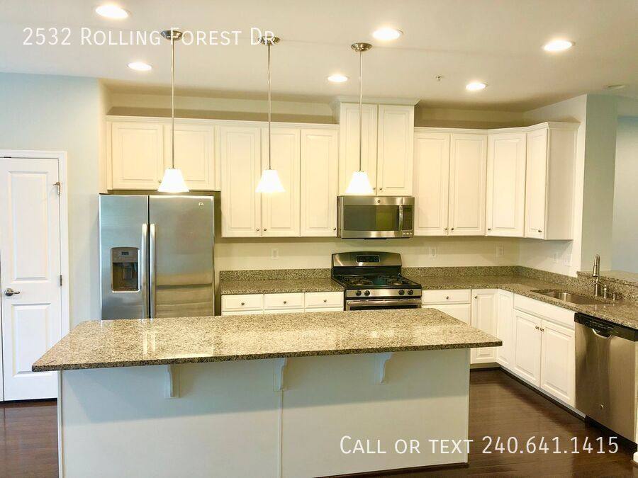 Townhouse for rent at 2532 Rolling Forest Dr, Hanover, MD 21076