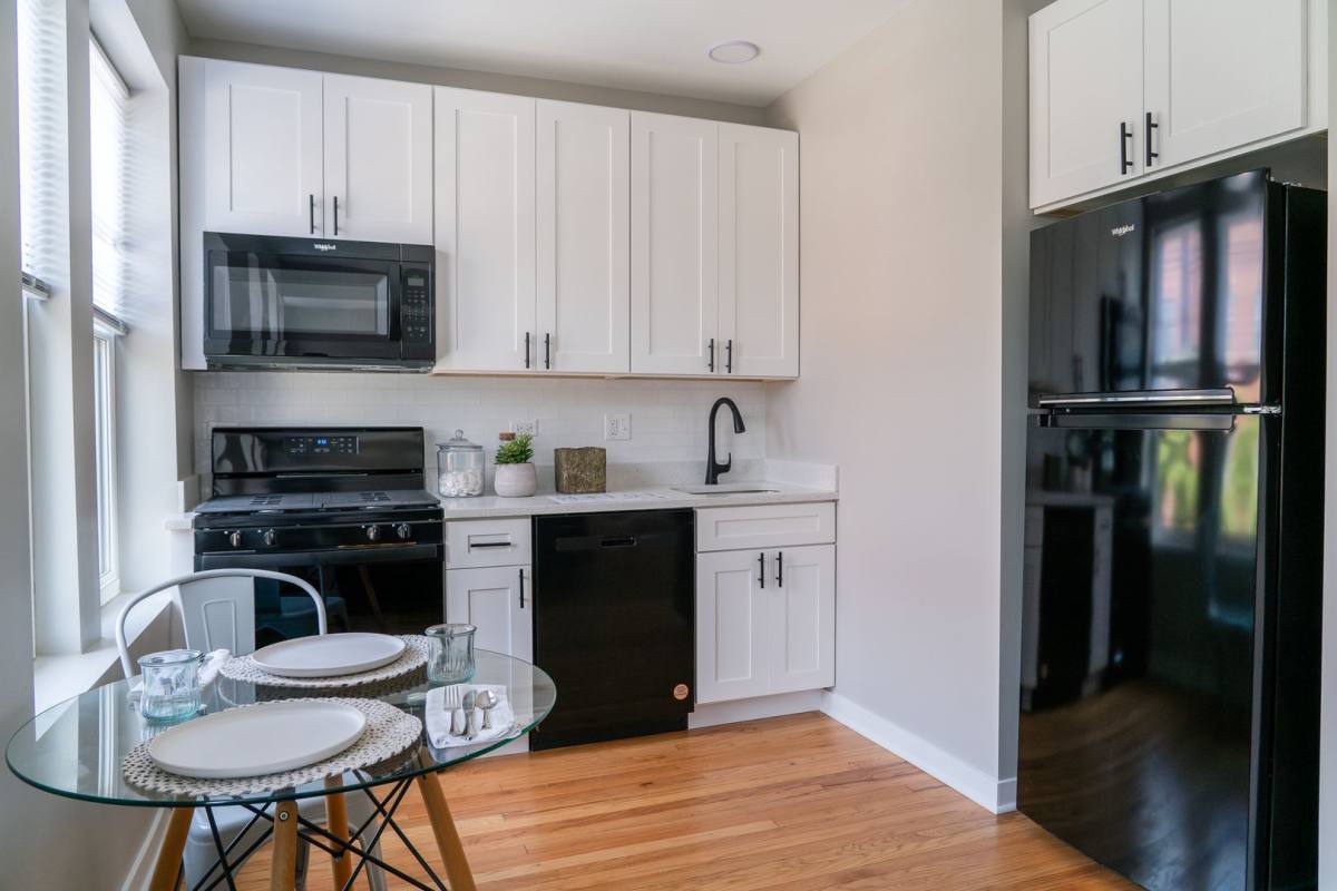 Apartment for rent at 3051 W Leland, Chicago, IL 60625