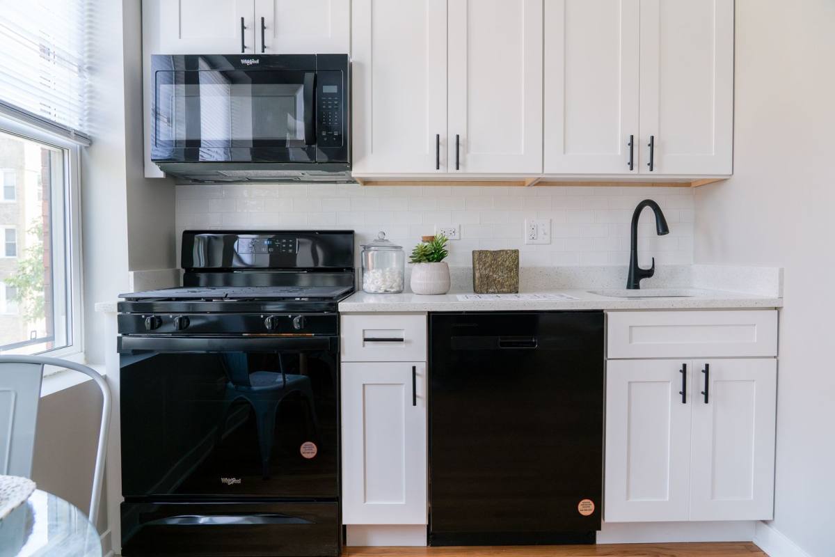 Apartment for rent at 3051 W Leland, Chicago, IL 60625