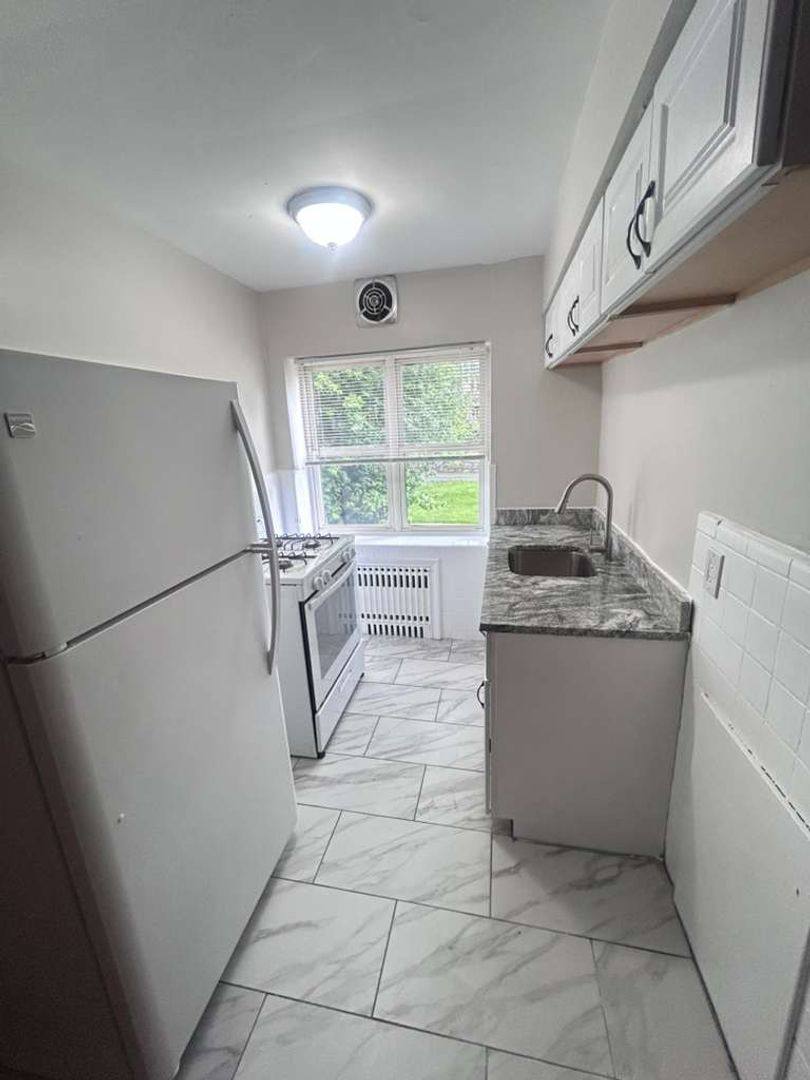 Apartment for rent at 2334 Kemper Lane, Cincinnati, OH 45206