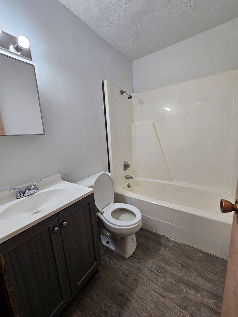 Apartment for rent at 3731 12th Ave SW, Cedar Rapids, IA 52404