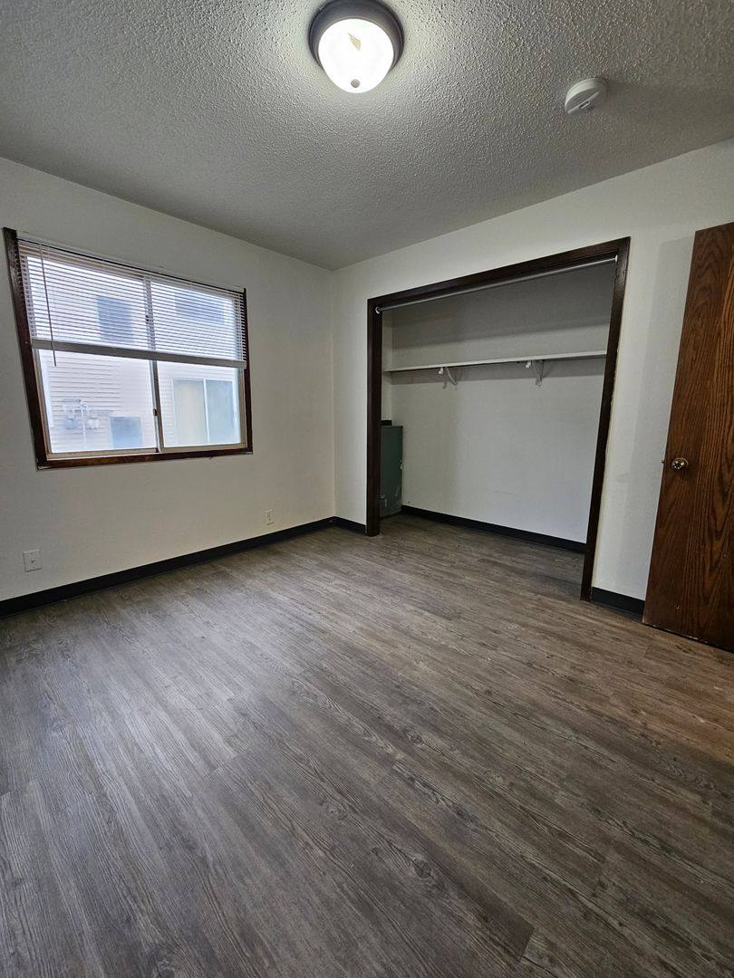 Apartment for rent at 3731 12th Ave SW, Cedar Rapids, IA 52404