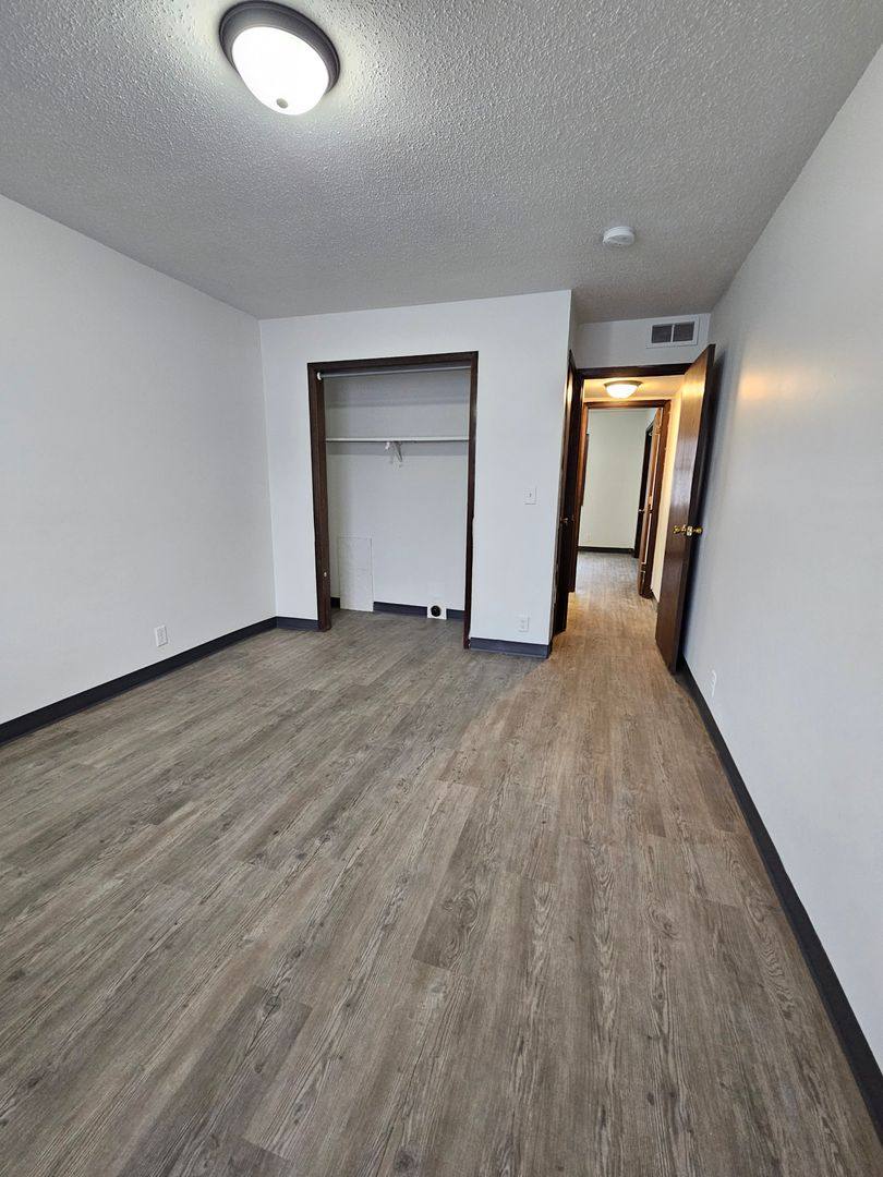 Apartment for rent at 3731 12th Ave SW, Cedar Rapids, IA 52404