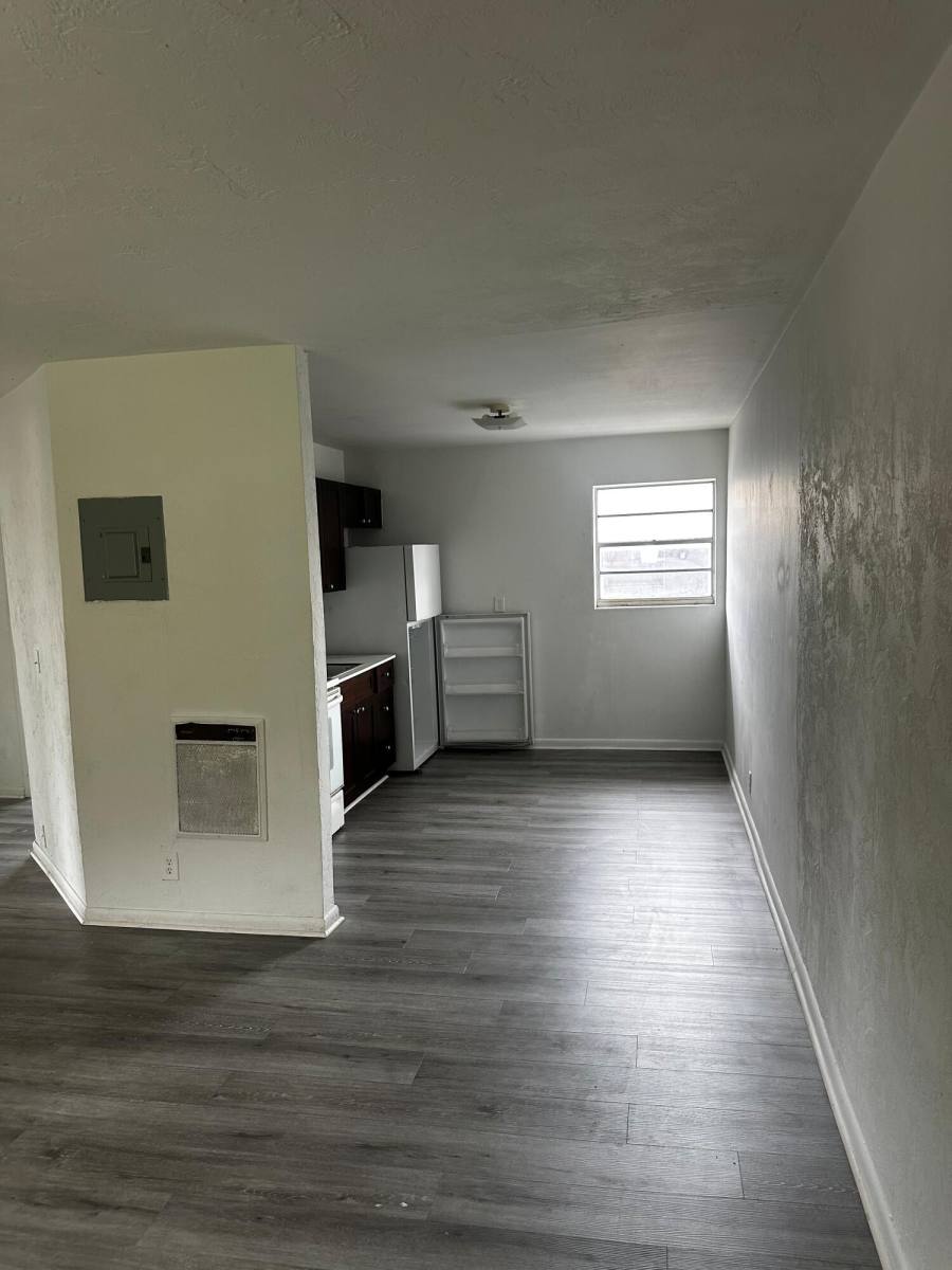 Apartment for rent at 1120 N Sapodilla Ave #4, West Palm Beach, FL 33401