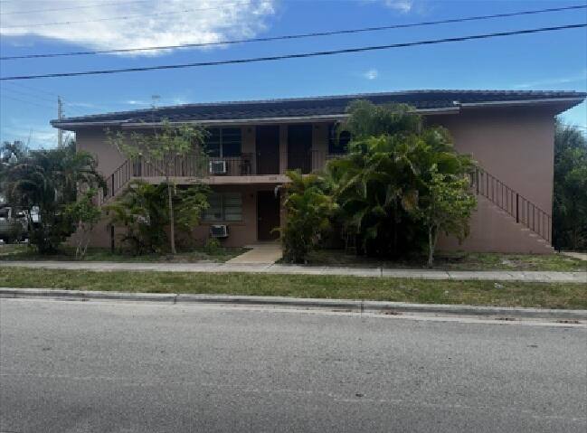 Apartment for rent at 1120 N Sapodilla Ave #4, West Palm Beach, FL 33401
