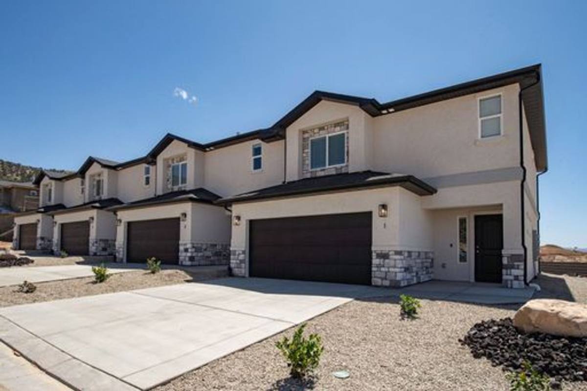 Townhouse for rent at 668 E Fiddlers Cove Dr, Cedar City, UT 84721