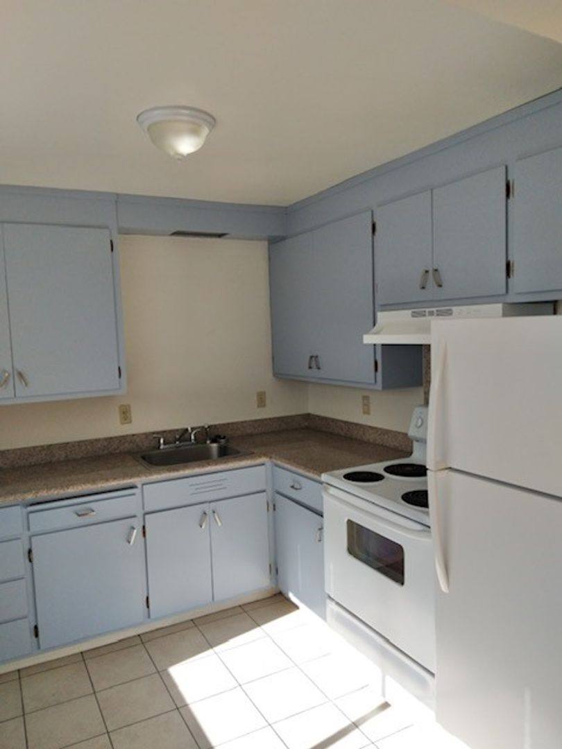 Apartment for rent at 2511 7th Ave, Oakland, CA 94606
