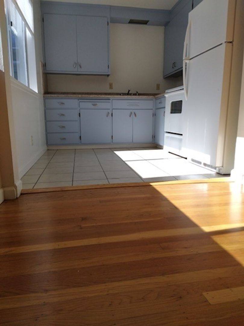 Apartment for rent at 2511 7th Ave, Oakland, CA 94606