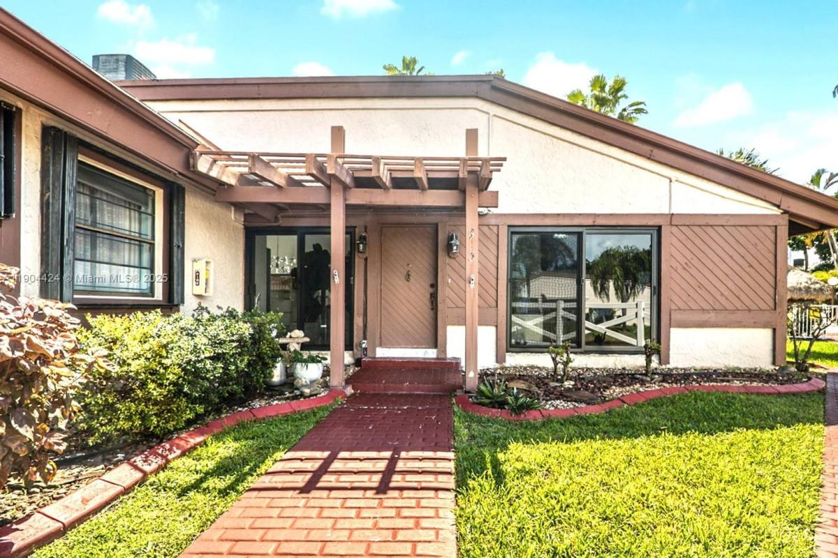 House for rent at 513 Leslie Dr, Hallandale, FL 33009